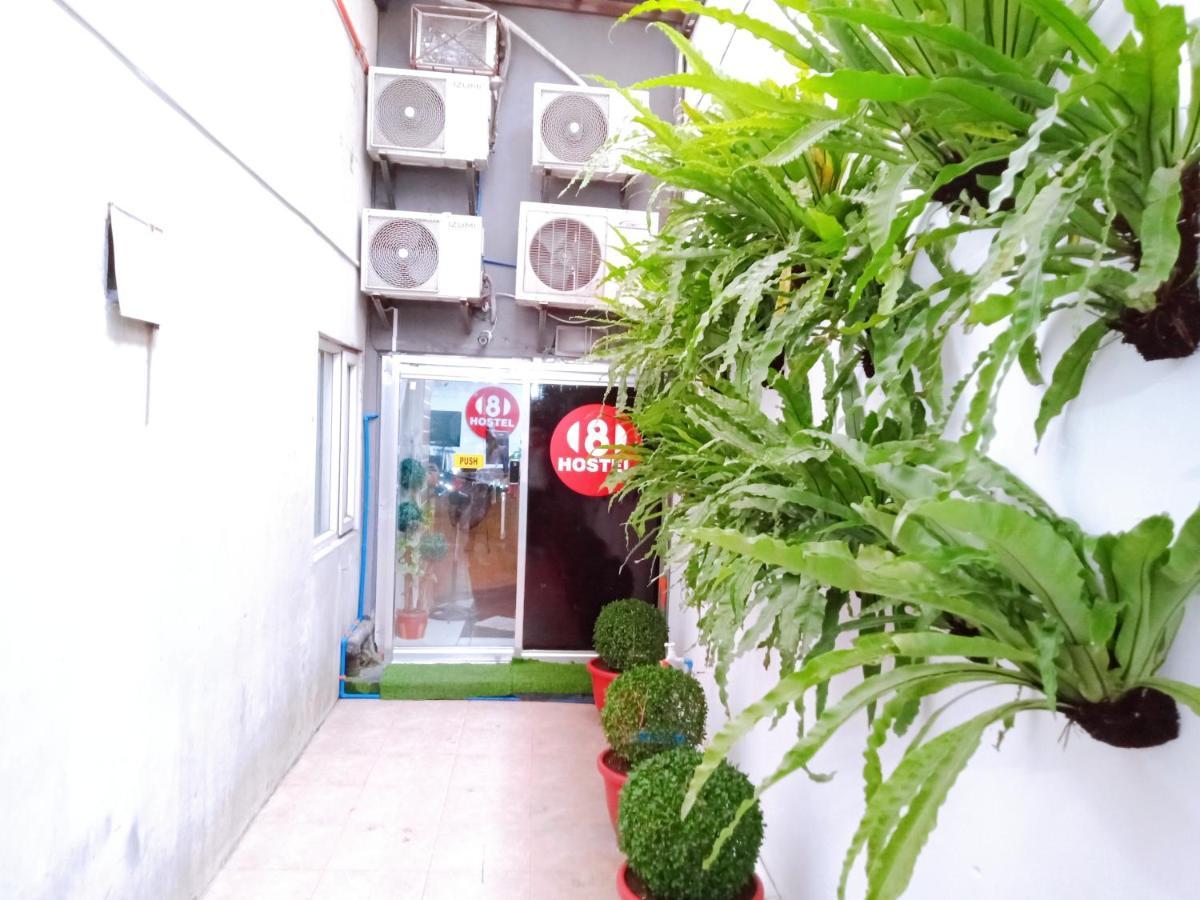 8Hostel Manila Esterno foto